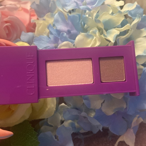 Clinique all about shadow duo in 14 Strawberry Fudge Duo 🍫 🍓 New - Picture 2 of 3